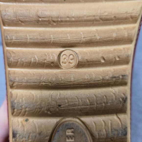 V Italia Red Sling Back Sandals Size 39 - Picture 8 of 8